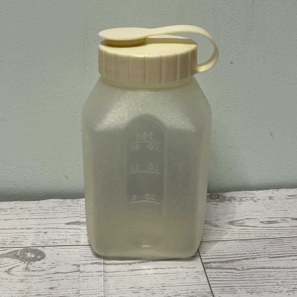 Vintage Rubbermaid 1 Pint 500ml Shaker Bottle Cream Flip Top Lid 0229 2464